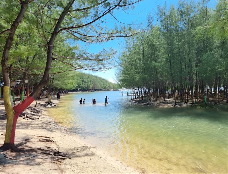 Objek Wisata di Tuban Kota Bumi Wali - Pantai Pasir Putih Remen Objek Wisata di Tuban Kota Bumi Wali - Pantai Pasir Putih Remen