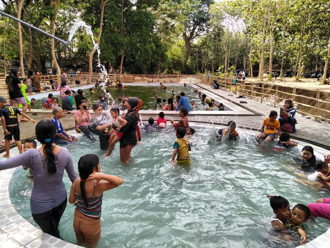 Pemandian Air Hangat Mbrumbung Lamongan