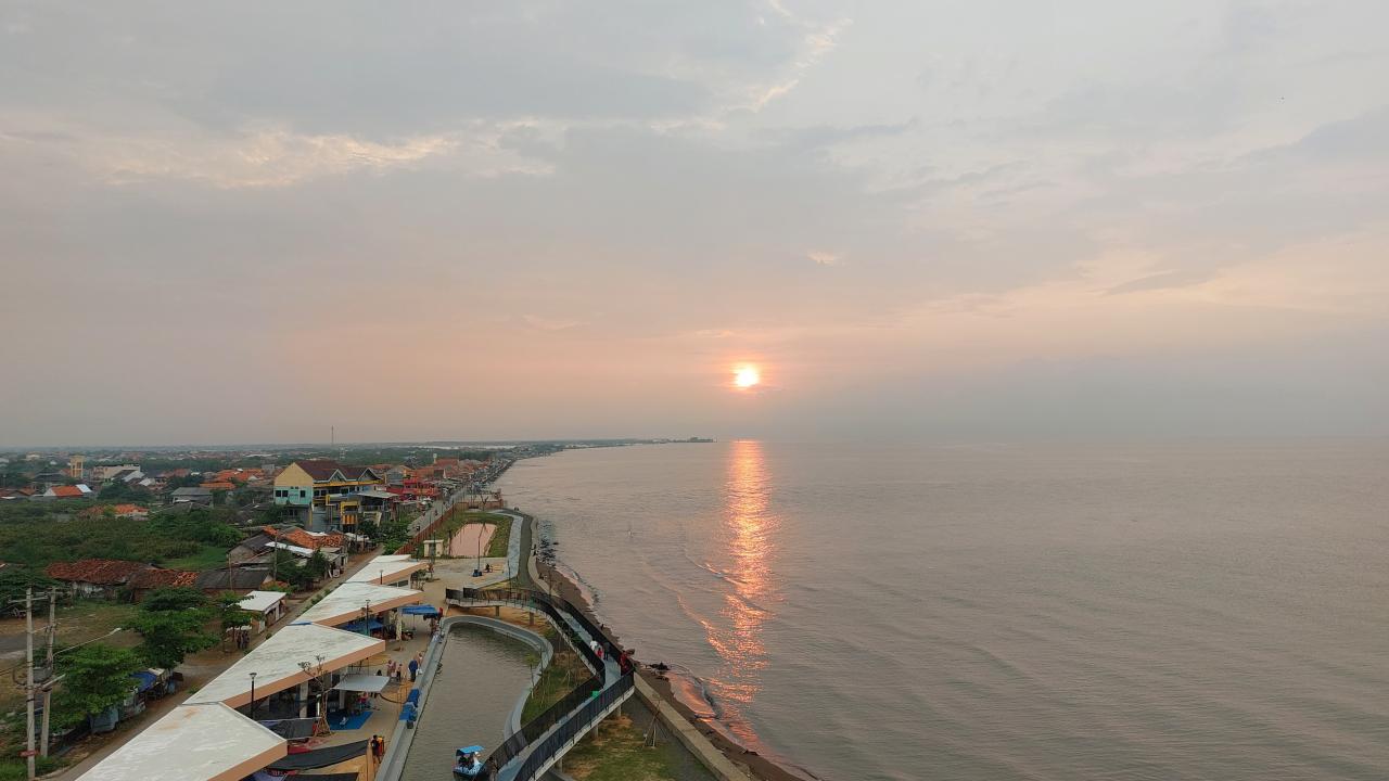 7 Tempat Ngabuburit Terbaik dan Keren di Kota Pekalongan - Pasir Kencana Beach