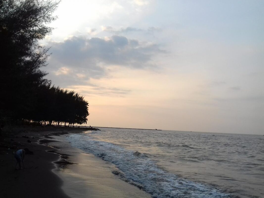 7 Tempat Ngabuburit Terbaik dan Keren di Kota Pekalongan - Pantai Slamaran Indah