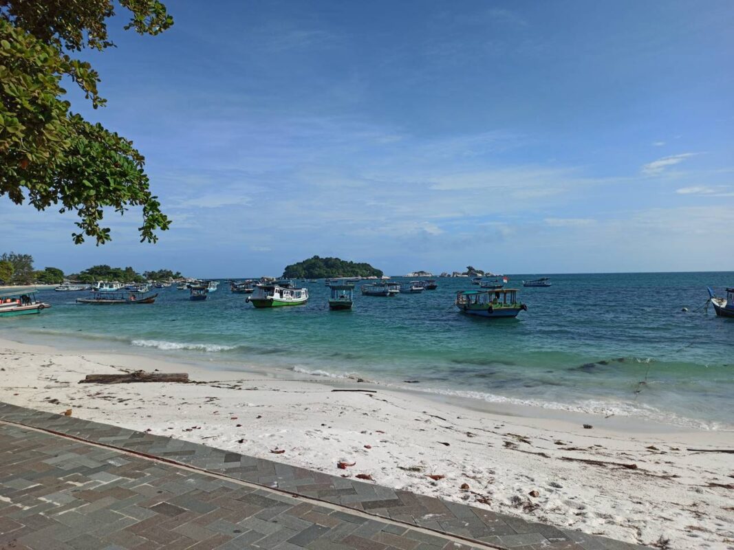 Keindahan dan Keistimewaan Pantai Tanjung Kelayang Keindahan dan Keistimewaan Pantai Tanjung Kelayang