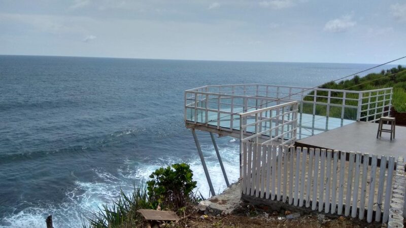 10 Spot Foto Kekinian dan Hits di Jogja Untuk Berburu Konten! - Teras Kaca Pantai Nguluran 10 Spot Foto Kekinian dan Hits di Jogja Untuk Berburu Konten! - Teras Kaca Pantai Nguluran