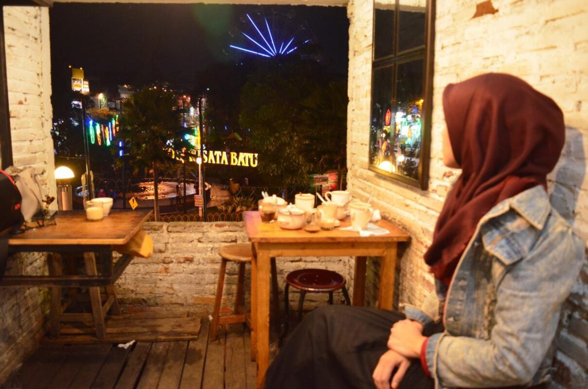 10 Wisata Malam Hari Paling Favorit di Kota Batu - Gambar Kopi Letek Cafe