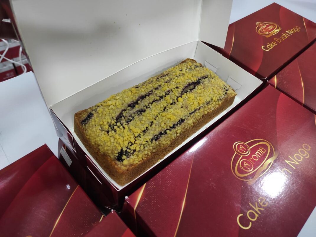 12 Oleh-Oleh Khas Batam Terbaik Untuk Keluarga Dan Teman - Kek Buah Naga Aroma 12 Oleh-Oleh Khas Batam Terbaik Untuk Keluarga Dan Teman - Kek Buah Naga Aroma