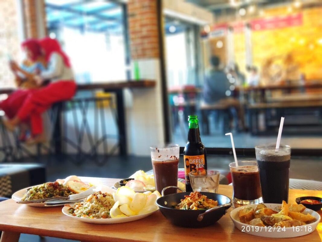 Cari Tempat Ngopi Hits di Daerah Karawang? Coba Hardtop Coffee Shop Berikut Ini Cari Tempat Ngopi Hits di Daerah Karawang? Coba Hardtop Coffee Shop Berikut Ini