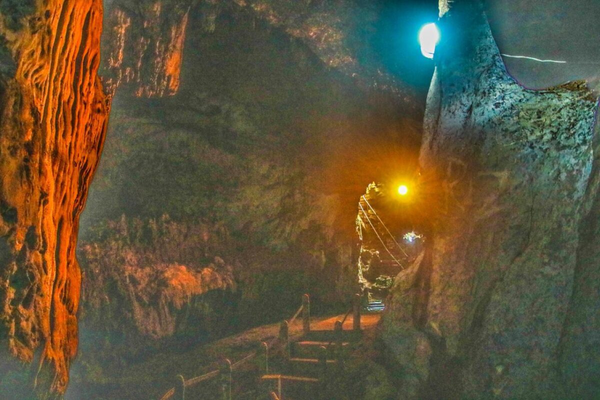 Keindahan Alam di Gua Kiskendo