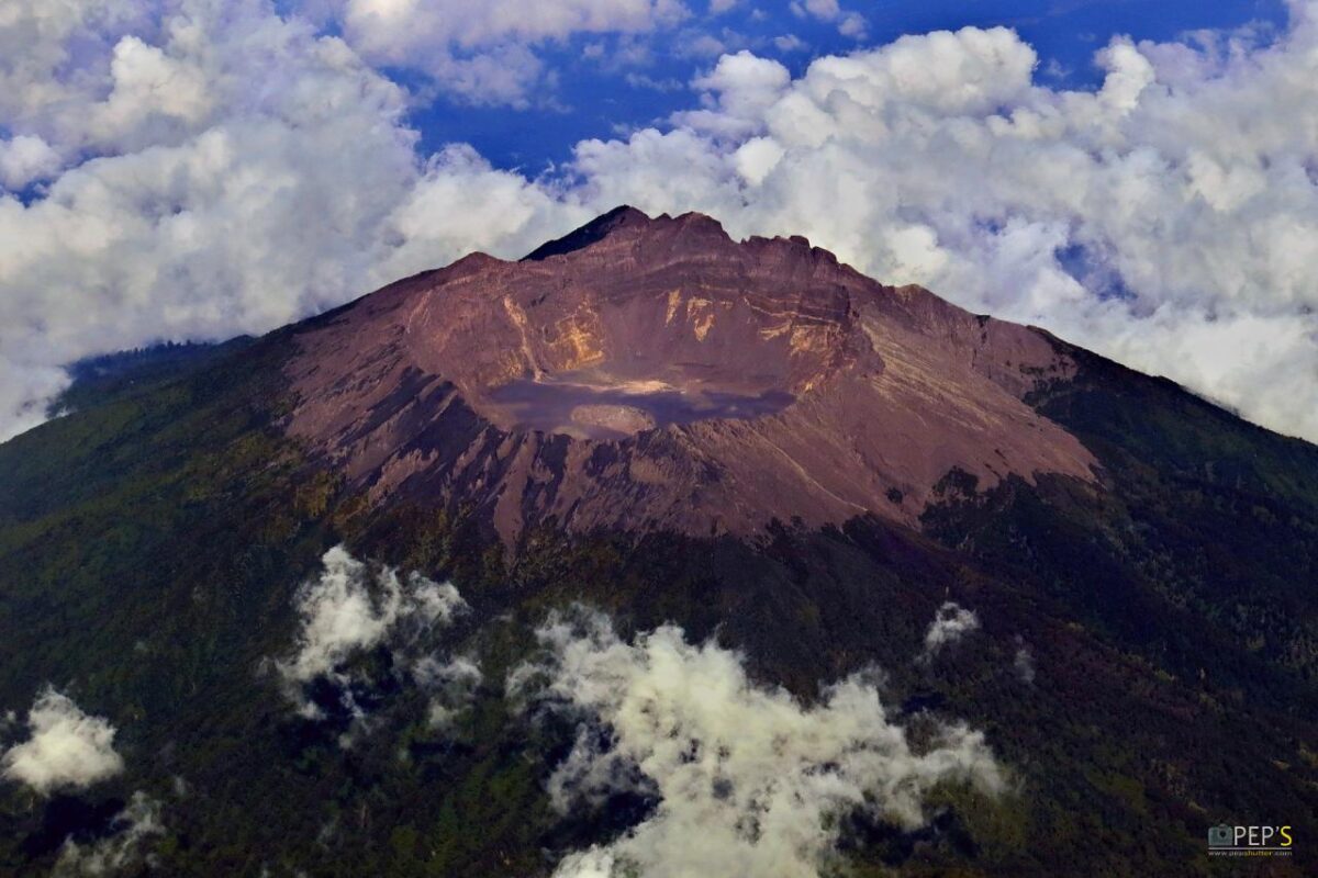 Gunung Tertinggi di Pulau Jawa yang Menarik Untuk Didaki - Gunung Raung adalah gunung berapi bertipe kerucut yang terletak di ujung timur Pulau Jawa. Gunung Tertinggi di Pulau Jawa yang Menarik Untuk Didaki - Gunung Raung adalah gunung berapi bertipe kerucut yang terletak di ujung timur Pulau Jawa.
