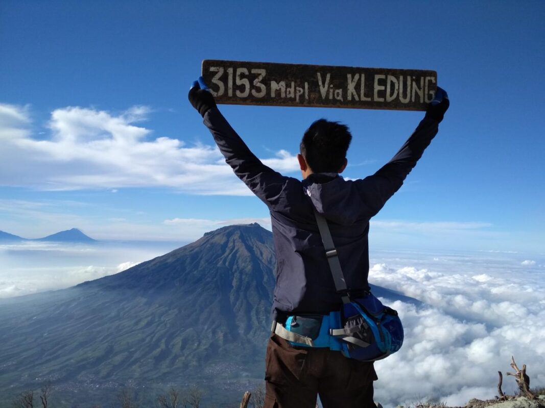 Gunung Tertinggi di Pulau Jawa yang Menarik Untuk Didaki - Gunung Sindoro Gunung Tertinggi di Pulau Jawa yang Menarik Untuk Didaki - Gunung Sindoro