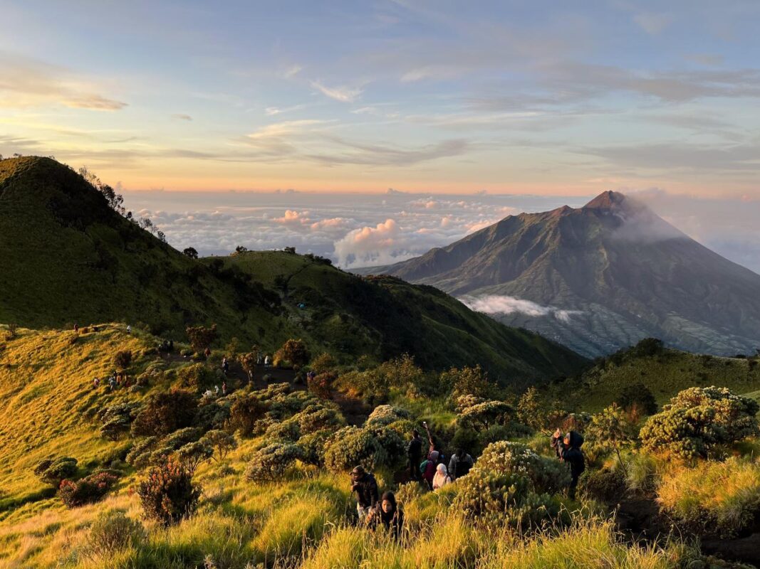 Gunung Tertinggi di Pulau Jawa yang Menarik Untuk Didaki - Gunung Merbabu Gunung Tertinggi di Pulau Jawa yang Menarik Untuk Didaki - Gunung Merbabu