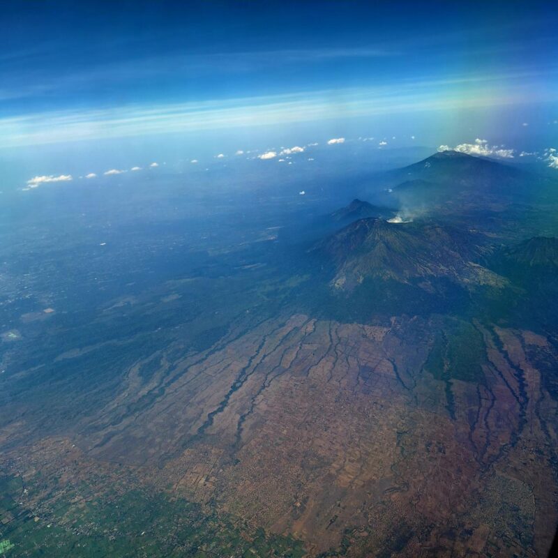 Mendaki Gunung Agung dari jalur barat membutuhkan waktu untuk sampai di puncak tertinggi kurang lebih 5 hingga 6 jam. Mendaki Gunung Agung dari jalur barat membutuhkan waktu untuk sampai di puncak tertinggi kurang lebih 5 hingga 6 jam.
