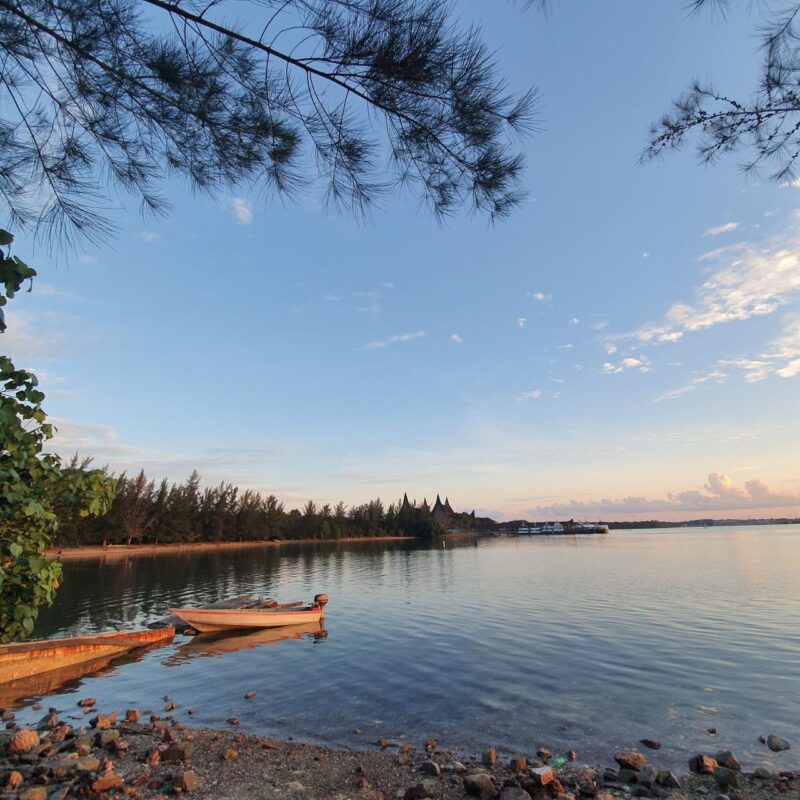 Gambar Pantai Marina: Keajaiban Alam di Pulau Batam Gambar Pantai Marina: Keajaiban Alam di Pulau Batam