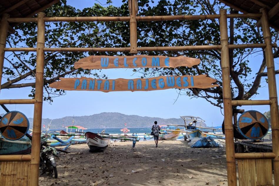 Pantai Rajegwesi: Surga Tersembunyi di Selatan Banyuwangi