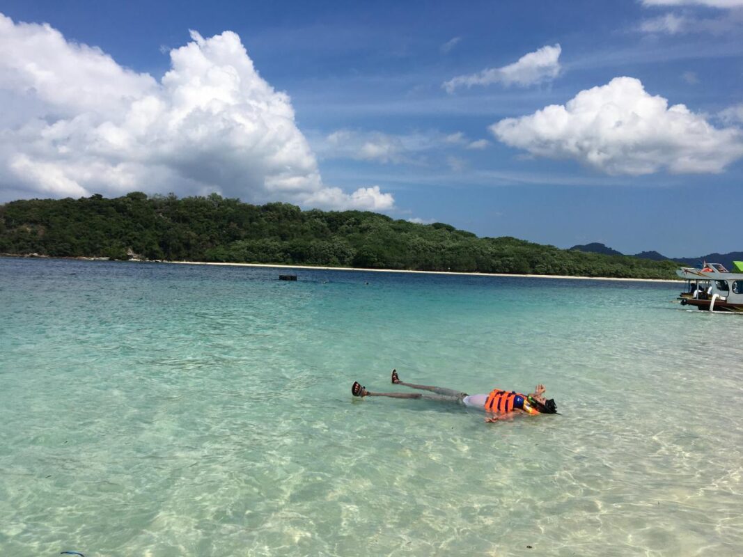 Pengalaman Snorkeling di Pantai Gili Nanggu: Potensi Wisata di Lombok Barat. Pengalaman Snorkeling di Pantai Gili Nanggu: Potensi Wisata di Lombok Barat.
